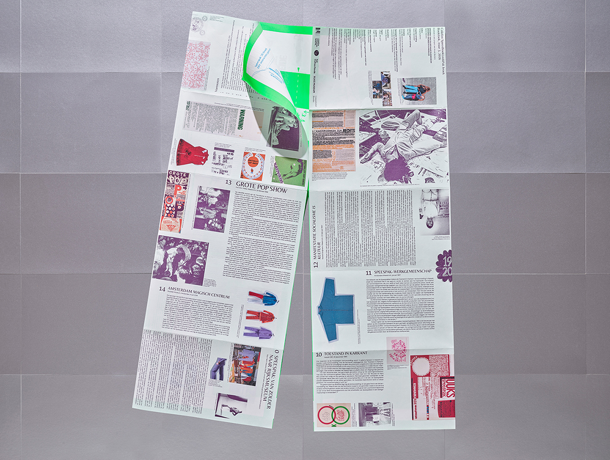 Booklook issue 3: publicatie deel 2 gevouwen tot Speespak '26 broek. Foto: Scheltens & Abbenes.